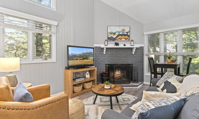 Wintergreen Condo | Stylish-Updated-Central -Walk to Slopes-Dogs OK!