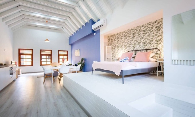 Pietermaai District Apartment | Stylish Urban Loft in Colourful Willemstad