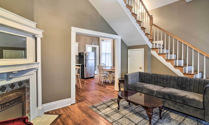 Vicksburg Apartment | Stylish Vicksburg Apt w/Porch - 2 Mi to Casino!
