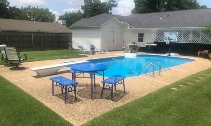 Fort Smith House | Stylish, welcoming 3 bedroom home right in the heart of Fort Smith