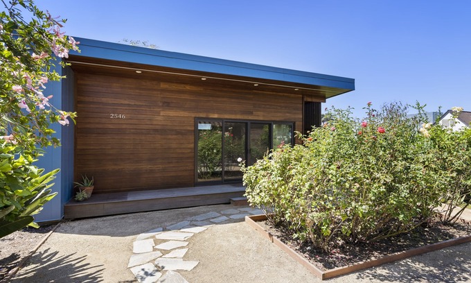 Westlake House | Stylish Westlake Guest House/Large Yard/Mountain View/Parking/Central Location