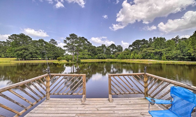 Woodville Cabin | Stylish Woodville Cabin: Fishing Dock Access!