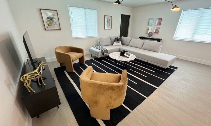 Allapattah Bed & Breakfast | Stylish Wynwood Escape: Art, Clubs & Sunshine