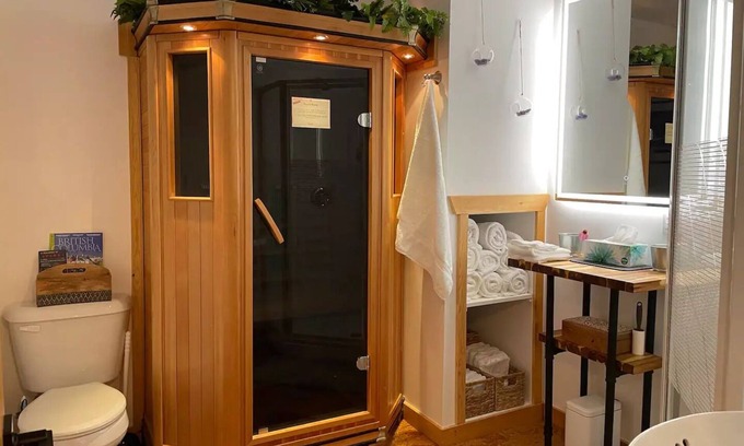 Salmo Apartment | Su Casa Suite with Sauna