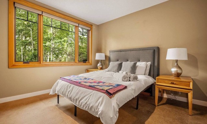 Springbank Condo | Sub Urban Getaway » Free Banff Pass » Fireplace