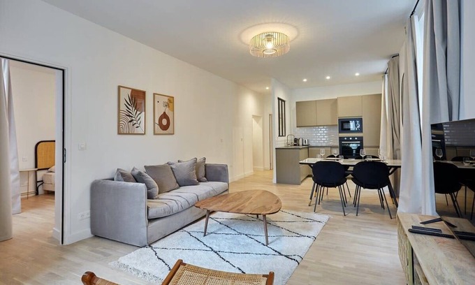 L'Europe Apartment | Sublime Apartment Matignon St Honoré