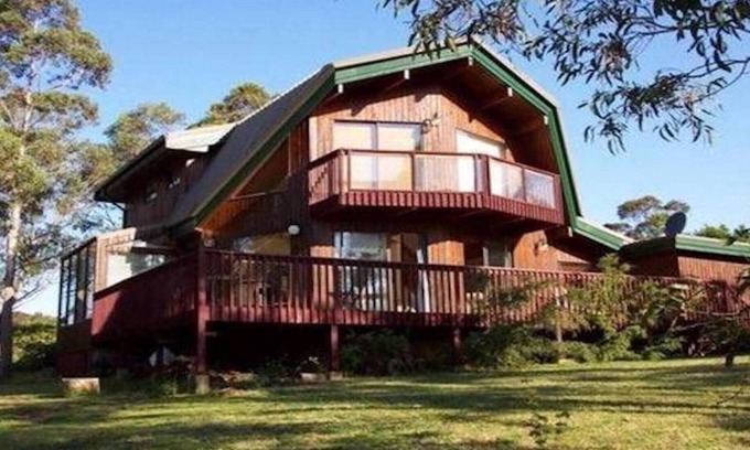 Leura House | Sublime Cedar Lodge - Cedar Glass Lodge, 5 Bedroom, 2 Bathroom, Spa Bath, Large Group, Accessible
