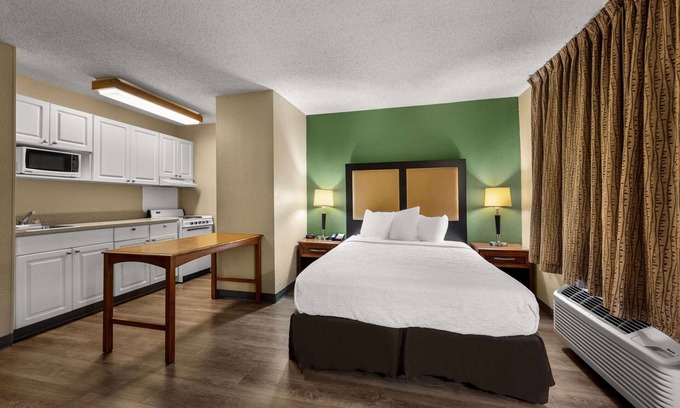Greater Greenspoint Hotel | Suburban Studios Houston North I-45