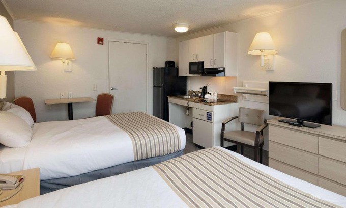 Mentor Hotel | Suburban Studios Mentor - Cleveland Northeast