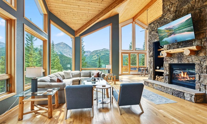 Breckenridge House | Sugar Snow Sanctuary | Hot Tub & Mountain Views