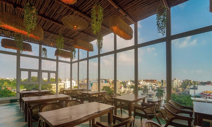 Mahmoorganj Hotel | Sugar Stars Inn