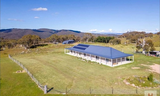 Jindabyne Other | Sugarloaf Lodge - your deluxe rental home that is just 15 minutes from Jindabyne