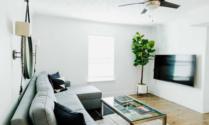 Edgehill Apartment | Suite 109: Luxe Music Row Stay, Walk to Gulch!