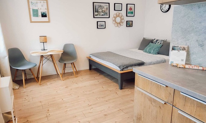 Teublitz Apartment | Suite 13 Apartment with Netflix