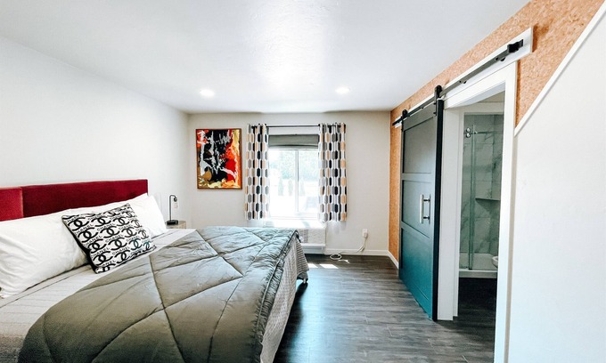 Midtown Apartment | Suite #6 Modern One Bed w/Balcony in Midtown!
