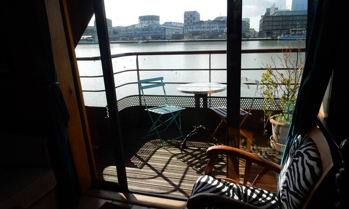 Bassins a Flot Boat Rental | Suite "art-déco"