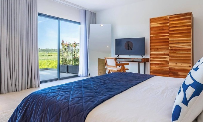 Belarga Bed & Breakfast | Suite n°3 in Villa SCL - Heated pool