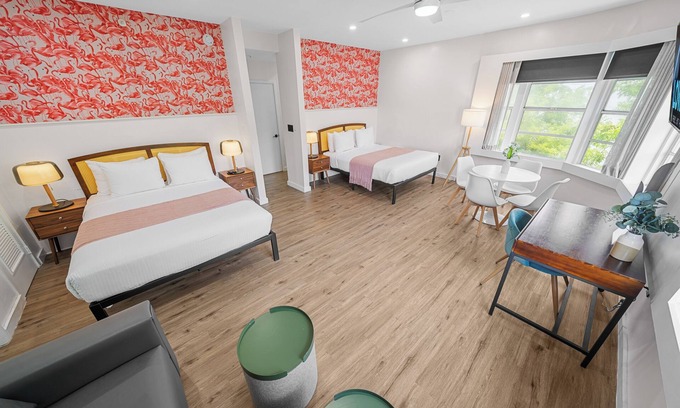 City Center Hotel | Suite - Park View - 2 Double Beds - Free Parking - Free Beach Chairs