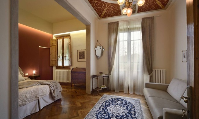 Terranuova Bracciolini Bed & Breakfast | Suite Rosso di Sera with A/C and Private bathroom- Villa le Facezie B&B