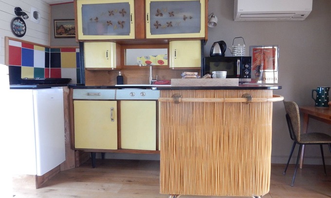 Bassins a Flot Boat Rental | Suite " Sixties-seventies"