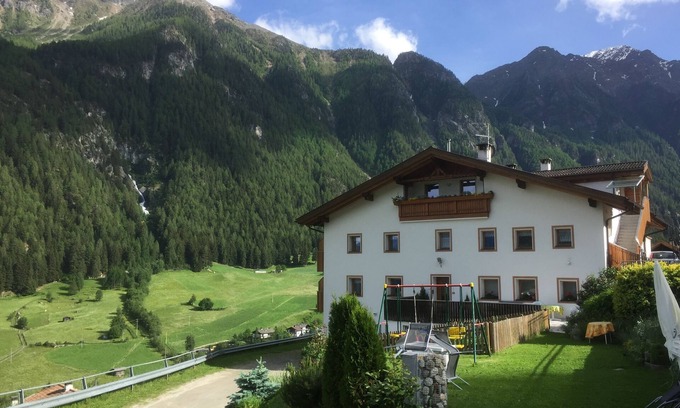 Meiern House | Suite with a fantastic view of the Flim waterfall