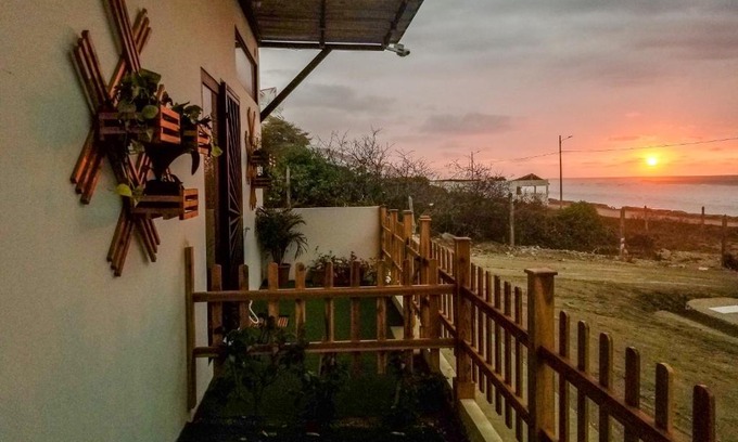 Manta House | SUITES BRISAMAR PLAYA SANTA MARIANITA Manta