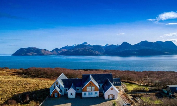 Tarbert House | Suleskerry: stunning views, hot tub & games room