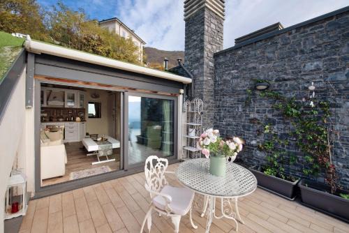 Perledo House | Summer and Winter