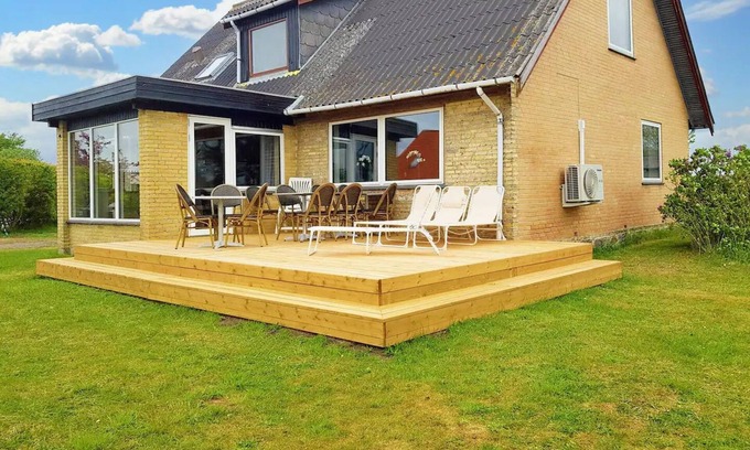 Maribo House | Summer cottage tucked away in coastal area