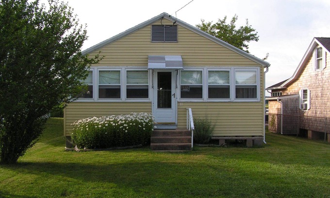 Old Saybrook Cottage | Summer Cottage with Water Views at Great Hammock Beach in Old Saybrook