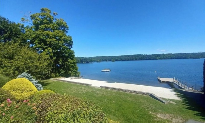 New Fairfield Cottage | Summer Escape on Candlewood Lake – Private Beach, Hot Tub & Cozy Cottage!