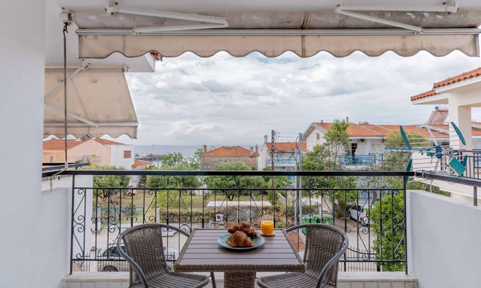 Nea Skioni Apartment | Summer family retreat