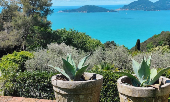 Ameglia Apartment | Summer house with unforgettable views of the Gulf of Poets