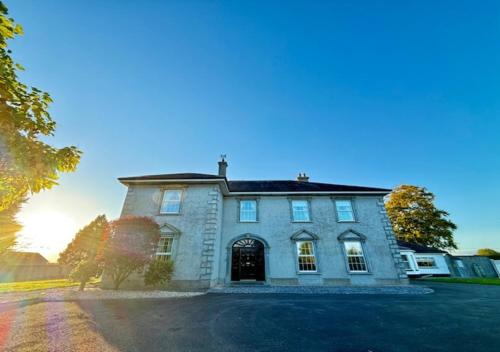 Holycross House | Summer Sale! Beakstown House Luxurious 5-Bed Villa