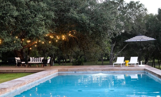 Fayetteville House | Summer Trip Bliss for 10 in Luxury Style & Comfort | Rancho Olivios