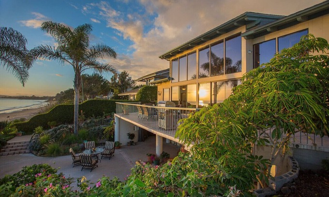 Summerland House | Summerland Beach Retreat - Fun in the Sun and on The Beach