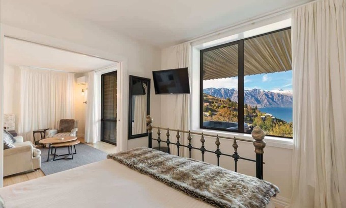 Fernhill House | Summit Serenity One Bedroom