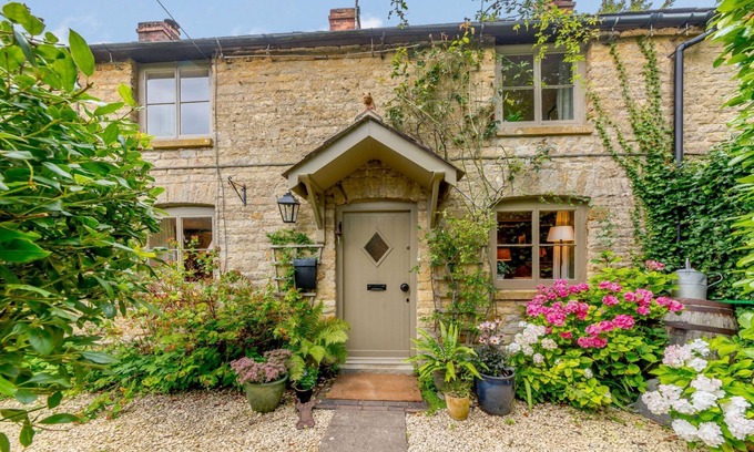 Moreton-in-Marsh Cottage | Sumptuous dog friendly holiday cottage in the Cotswolds - Star Cottage
