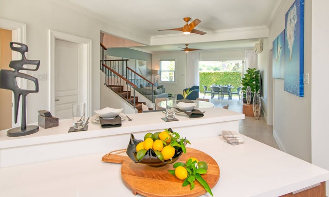 Lagoons House | Sumptuous Luxury Unit w/pool, gym+more