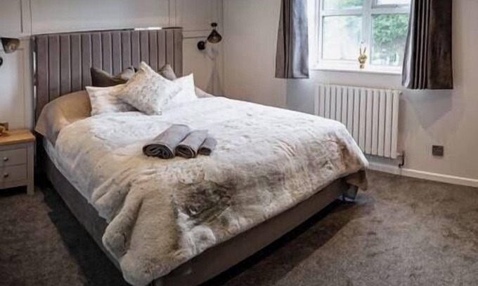 Portishead House | Sumptuous Two Bedroom House in Portishead & EV Charger