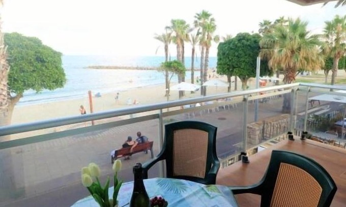 Vilafortuny Apartment | Sun Beach Mediterraneo, in front of the Sea
