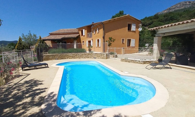 Beauvoisin House | Sun, calm, cigars with Mont Ventoux as landscape!