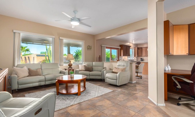 Kingswood Parke House | SUN CITY GRAND REMODELED 2 KING BEDS, W/LARGE PRIVATE YARD, PATIO MISTERS!