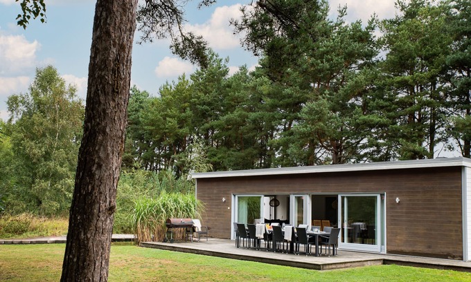 Malarhusens House | Sun-filled five bedroom family home near beach