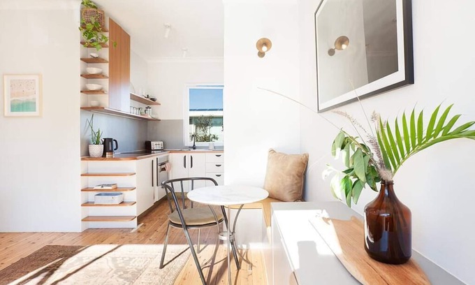 North Bondi Apartment | Sun-filled North Bondi Apartment moments to beach