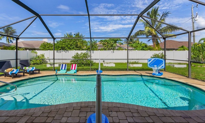 Pelican House | Sun, Fun & Relaxation Await with Heated Pool, Lanai & Spacious Comfort – K La Vie - Roelens