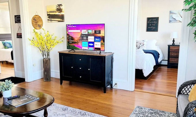 Waterville Apartment | Sun-kissed Serenity - Apt with Bonus 3-Season Room