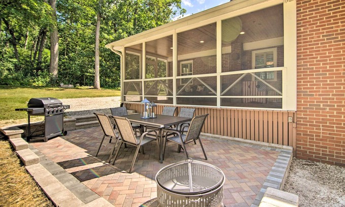 Como House | Sun-Lit Lake Geneva Sanctuary w/BBQ Patio!