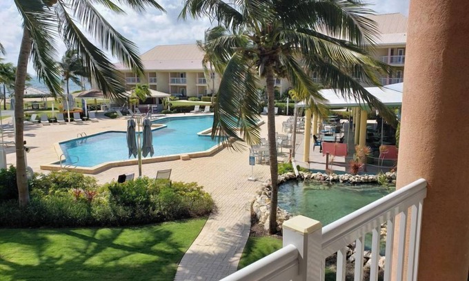 Crystal Harbour Apartment | Sun, Sand & Surf! On-site Swimming Pool, Free Parking, Pets are Welcome!