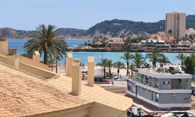 Javea Apartment | Sun, sea & spectacular views in superb situation steeped in sunshine!